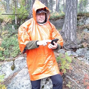 Oranssi sadeviitta, Poncho
